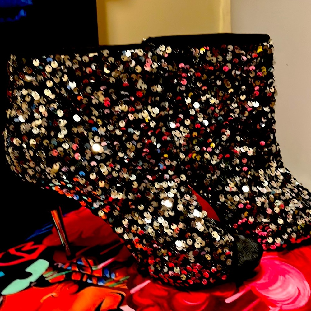 Shimmering stiletto, high heels, never worn size 8